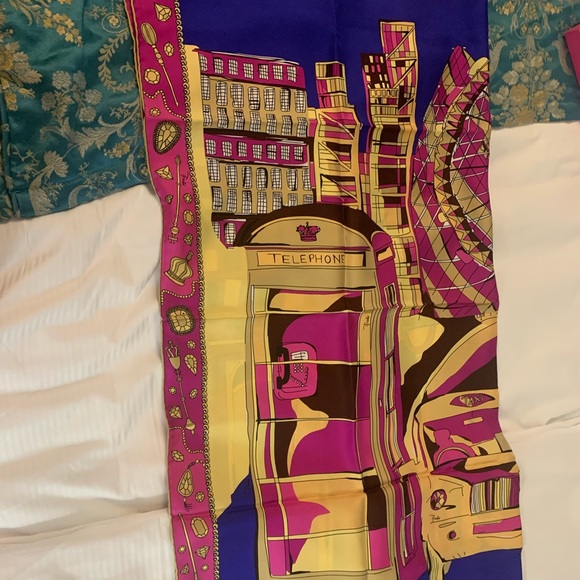 Absolutely beautiful, authentic brand new 100%silk Emilio Pucci large scarf - Picture 7 of 8